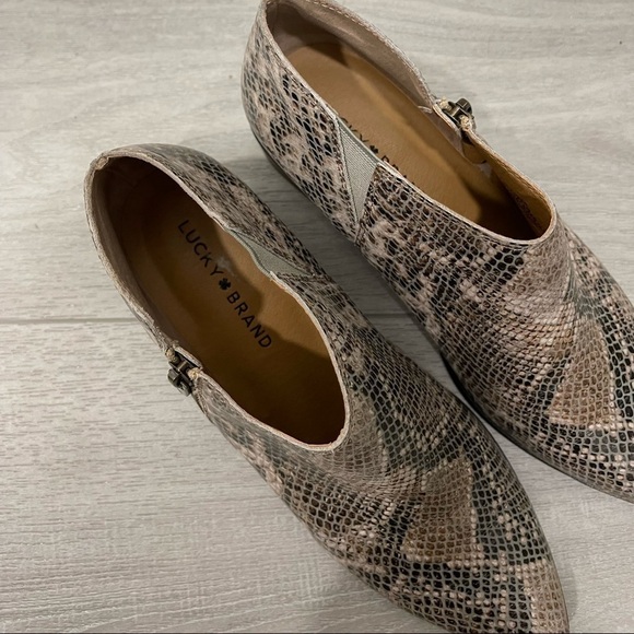 Lucky Brand Koben Ankle Bootie Western Stacked Heel Medium Beige Snake Print 8.5 - Picture 6 of 10